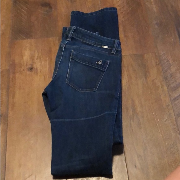 DL1961 Cindy brand. Slight stretch in fabric - Picture 2 of 2